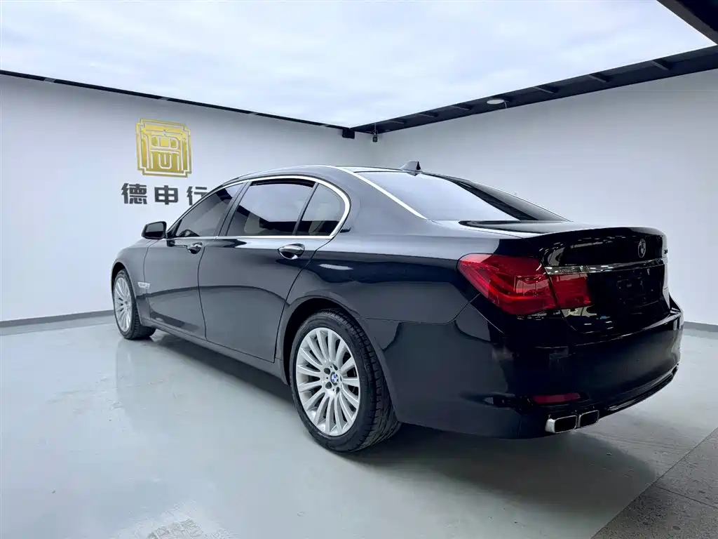BMW 7 Series 2010 760Li фото 6