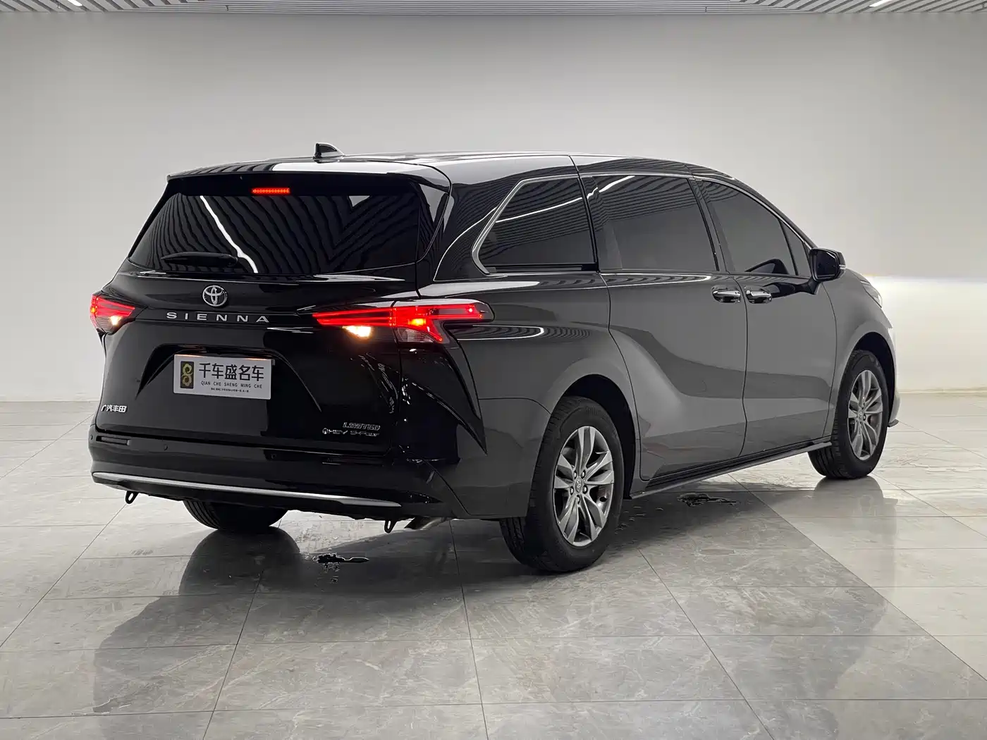 Toyota Sienna 2025 2026 2.5L Hybrid AWD Premium Edition