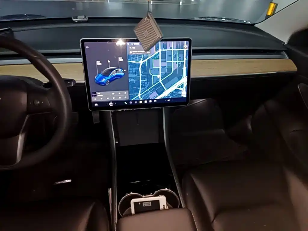 Фото 13 - Tesla Model 3