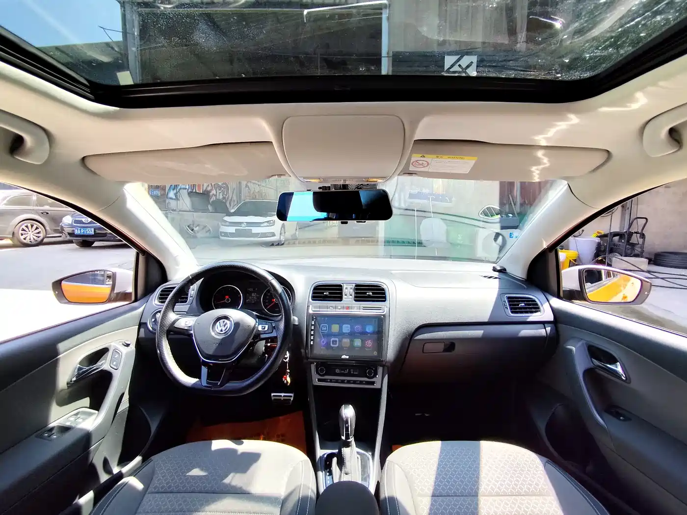 Volkswagen Polo 2014 1.6L Cross Polo Automatic фото 4