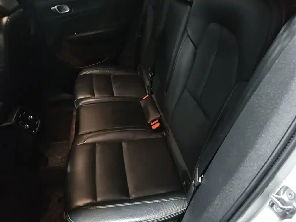 Фото 17 - Volvo XC40