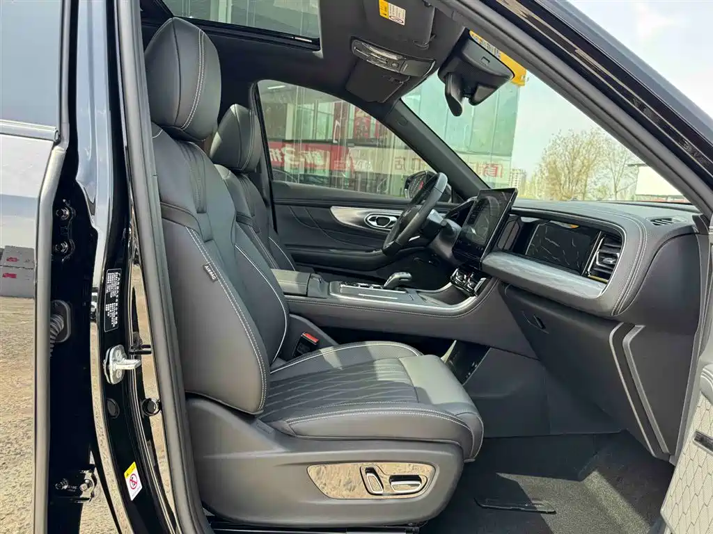 GAC Trumpchi Trumpchi GS8 2025 Pilot Series 2.0TGDI 2WD Luxury Edition 5-seater фото 24