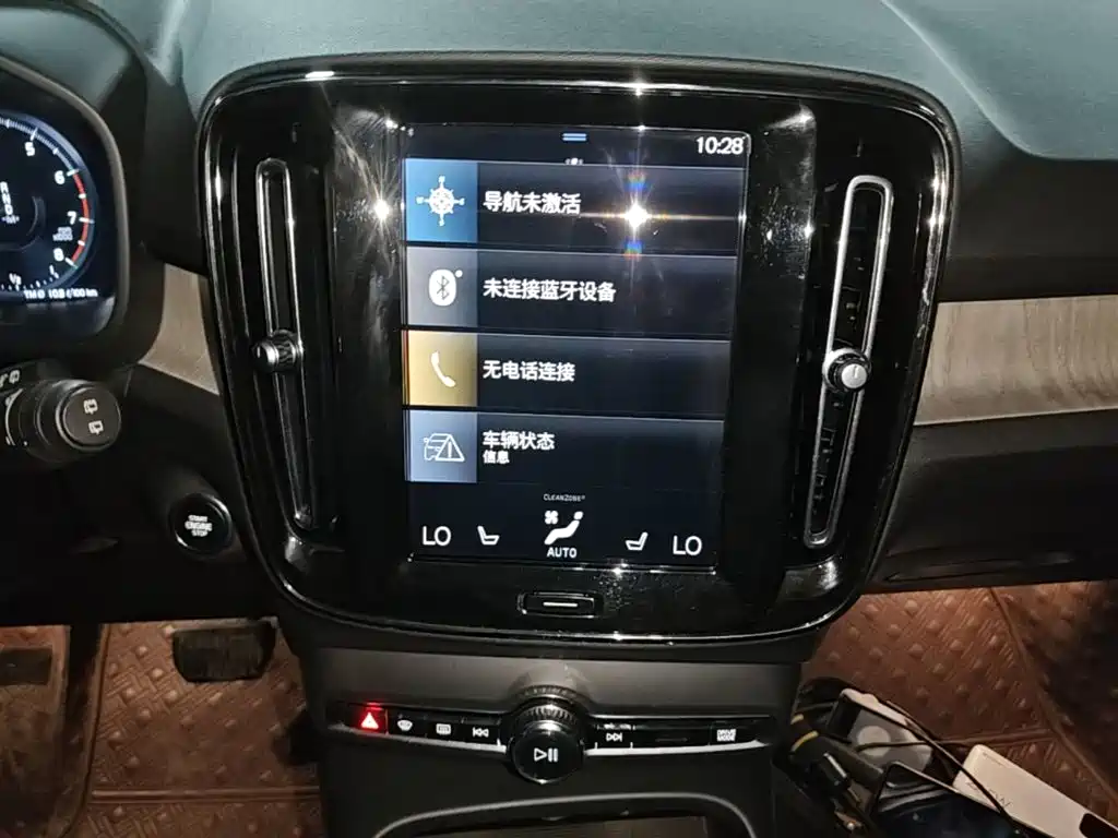 Фото 13 - Volvo XC40