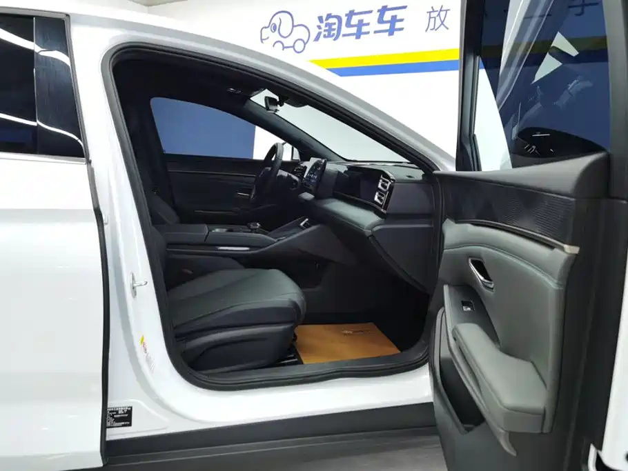 BYD Qin L 2024 2024 DM-i 80KM Leading Edition