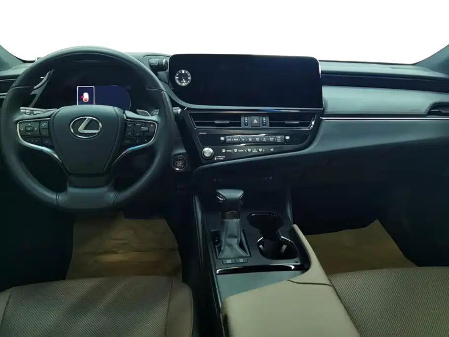 Photo 12 - Lexus ES
