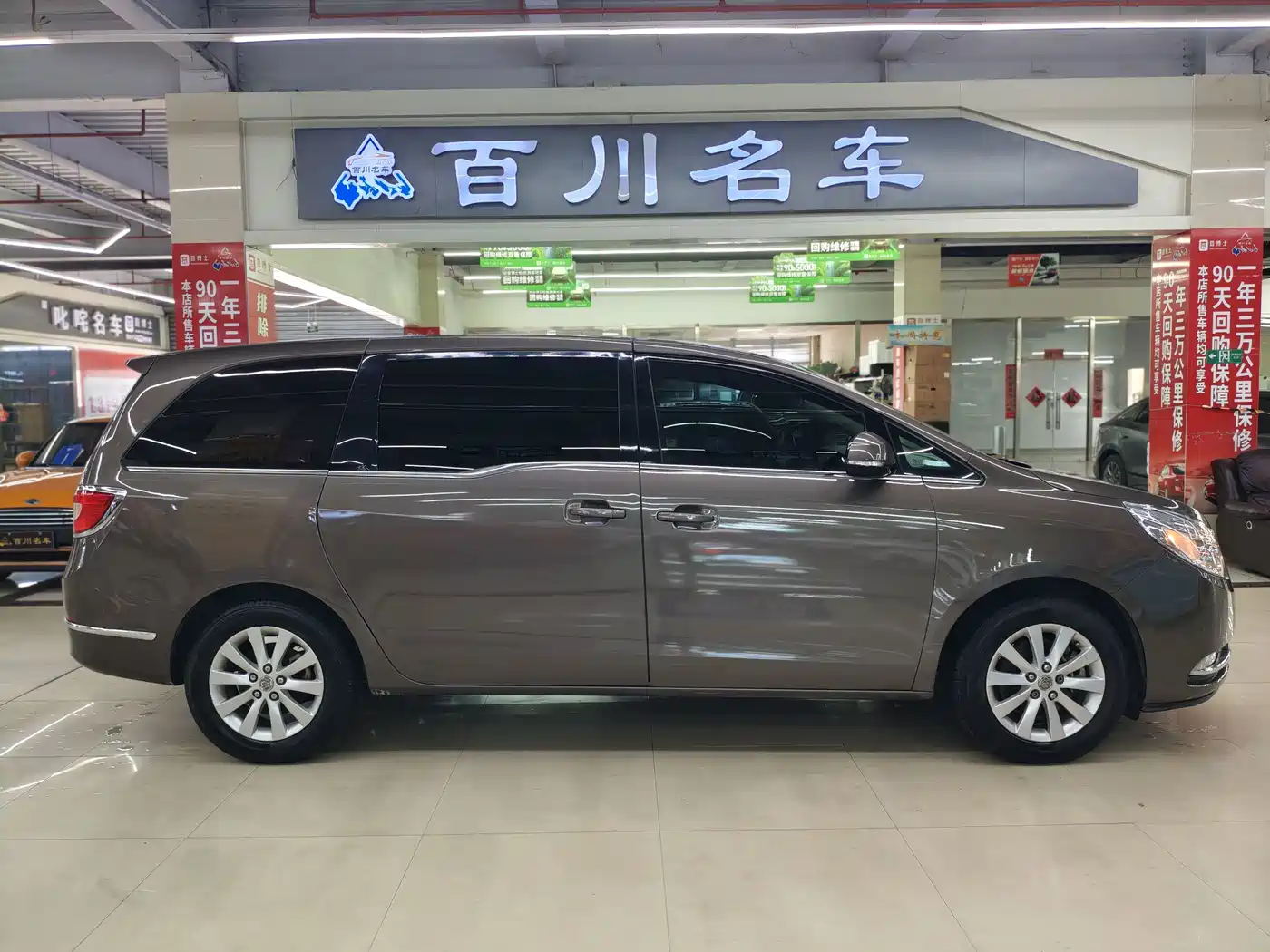 Photo 4 - Buick GL8