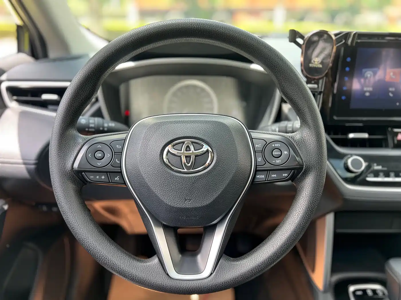 Toyota Frontlander 2022 2.0L CVT Luxury Edition фото 11