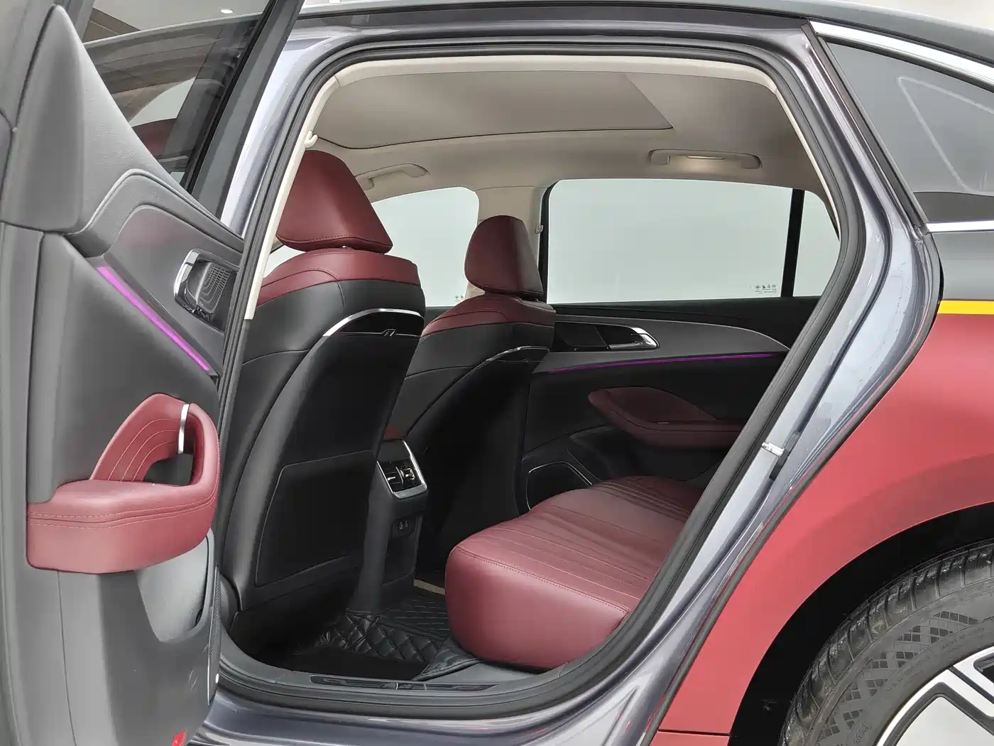 Hongqi H5 2023 2.0T Auto Smart Connect Flag Comfort фото 15