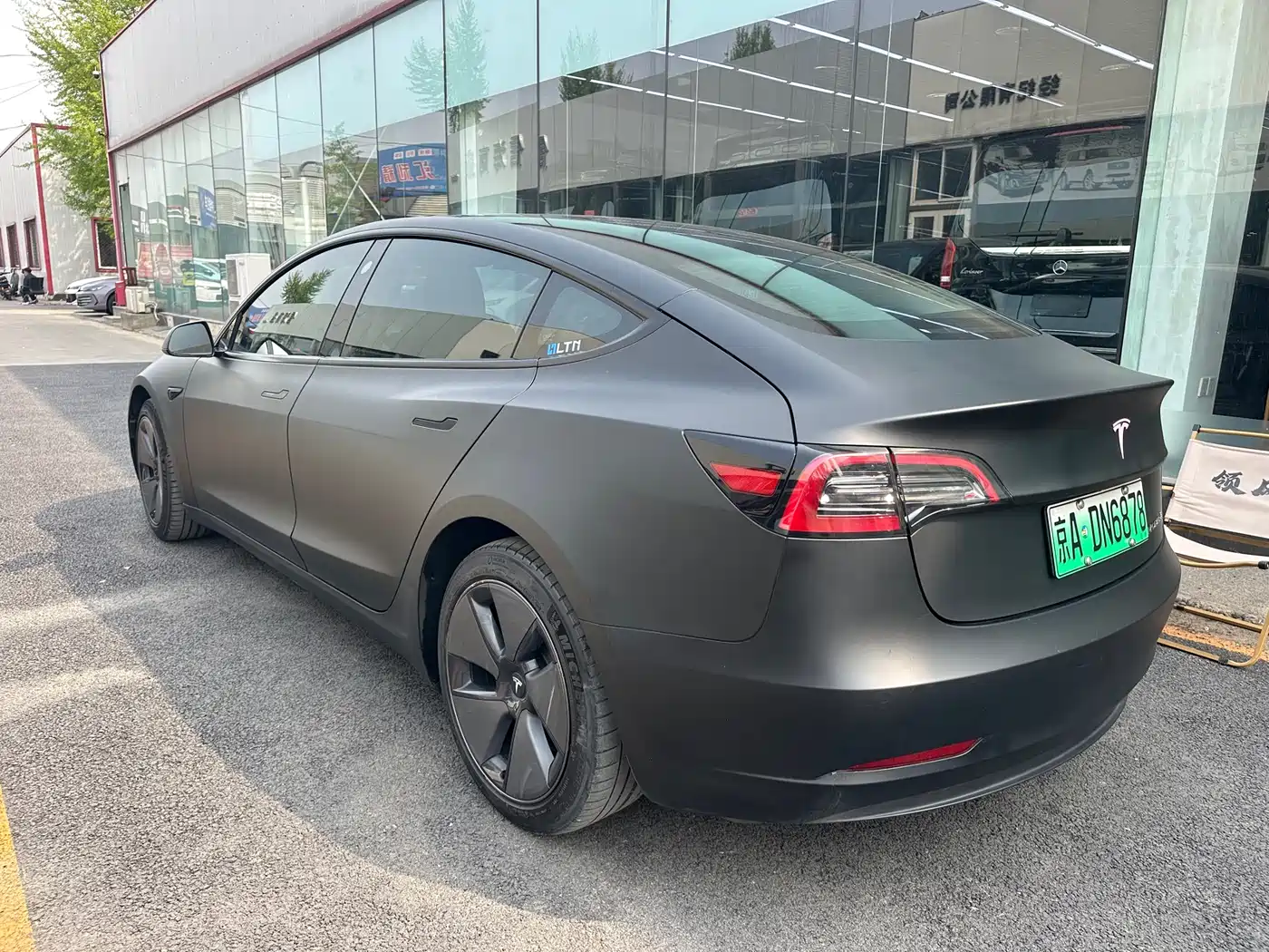 TESLA MODEL 3