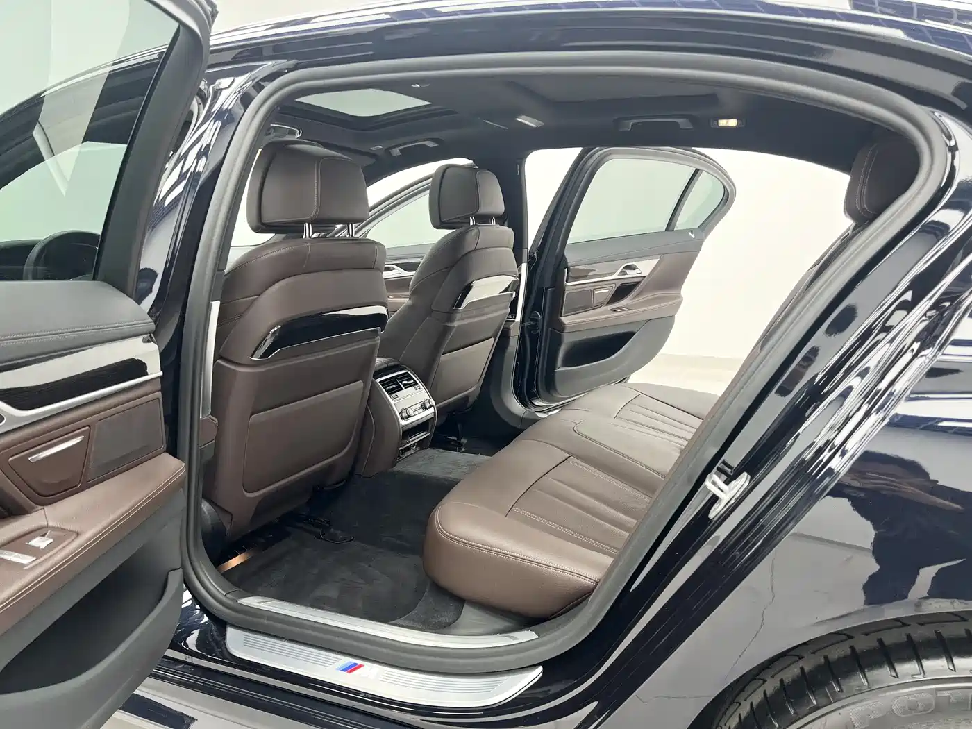 BMW 7 Series 2018 730Li Leading Type M Sport Package фото 9