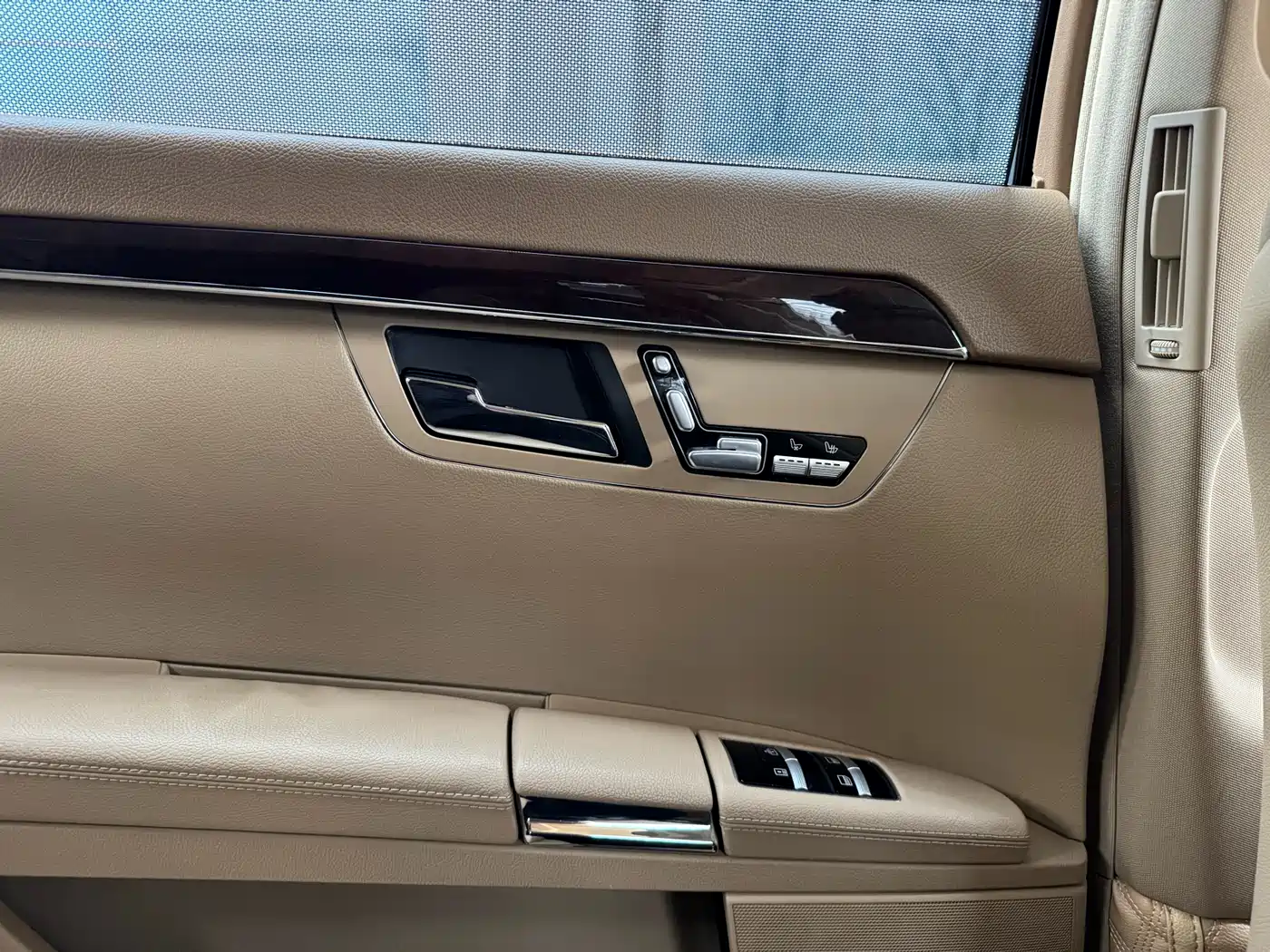 Mercedes-Benz S-Class 2012 S 300 L Luxury Grand Edition фото 13
