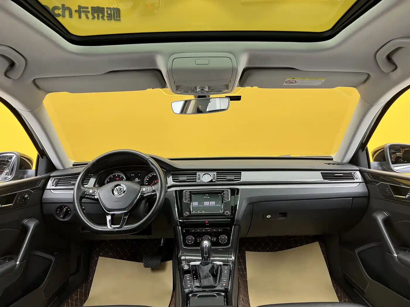Volkswagen Passat 2017 330TSI DSG Luxury фото 17