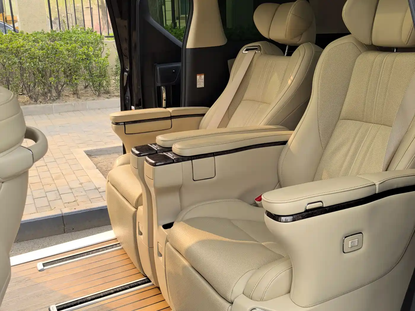 Toyota Vellfire 2021 Crown Hybrid 2.5L HV Supreme Edition фото 9