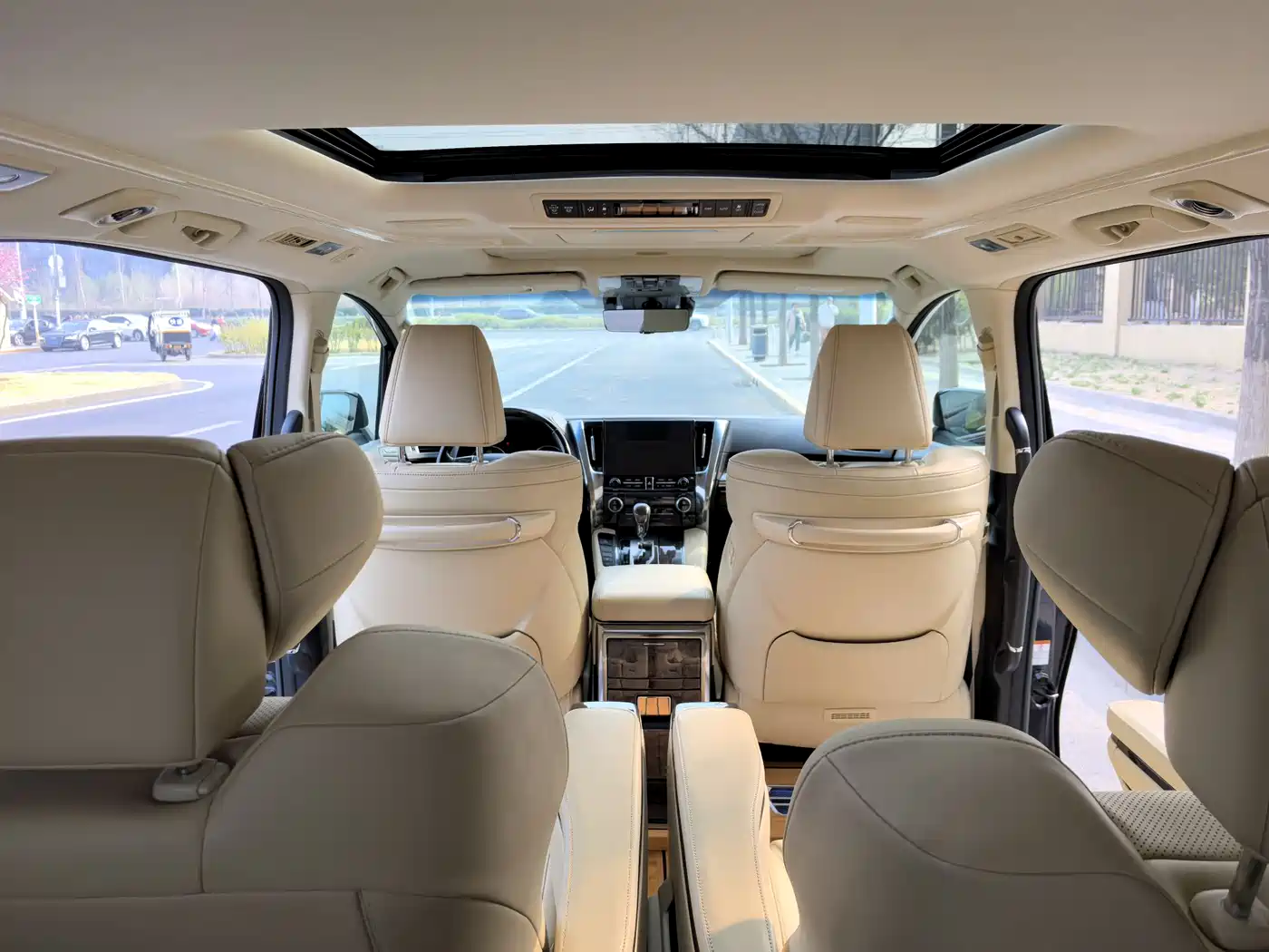 Toyota Vellfire 2021 Crown Hybrid 2.5L HV Supreme Edition фото 12