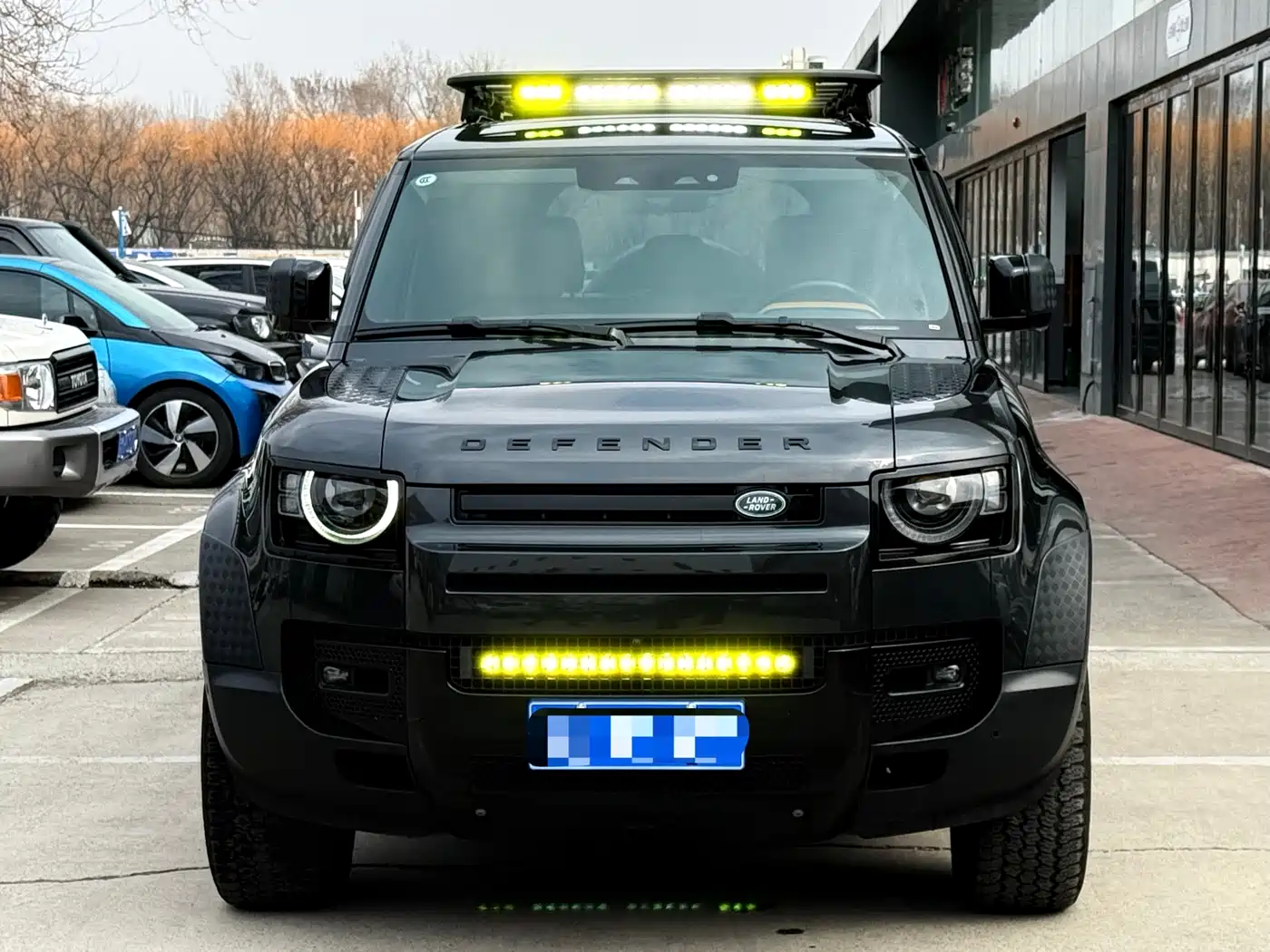 Land Rover Defender 2024 110 3.0T P400 Dark Special Edition фото 2