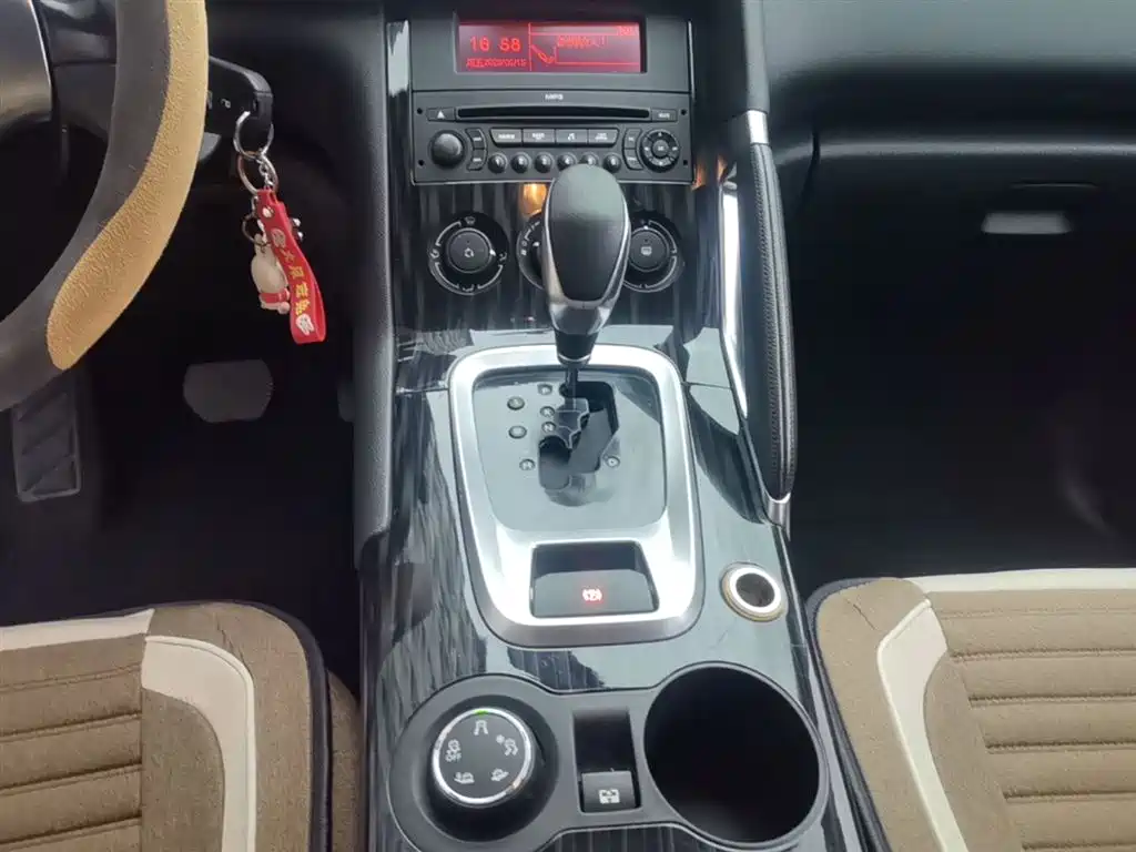 Peugeot 3008 2015 1.6THP Automatic Classic Edition фото 14
