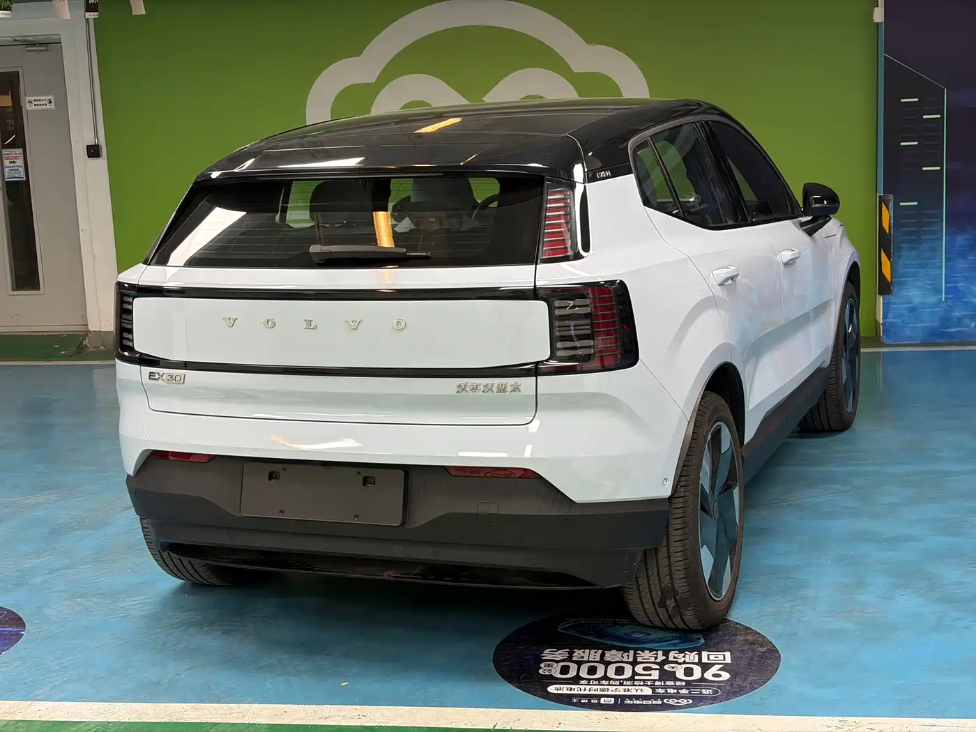 VOLVO EX30