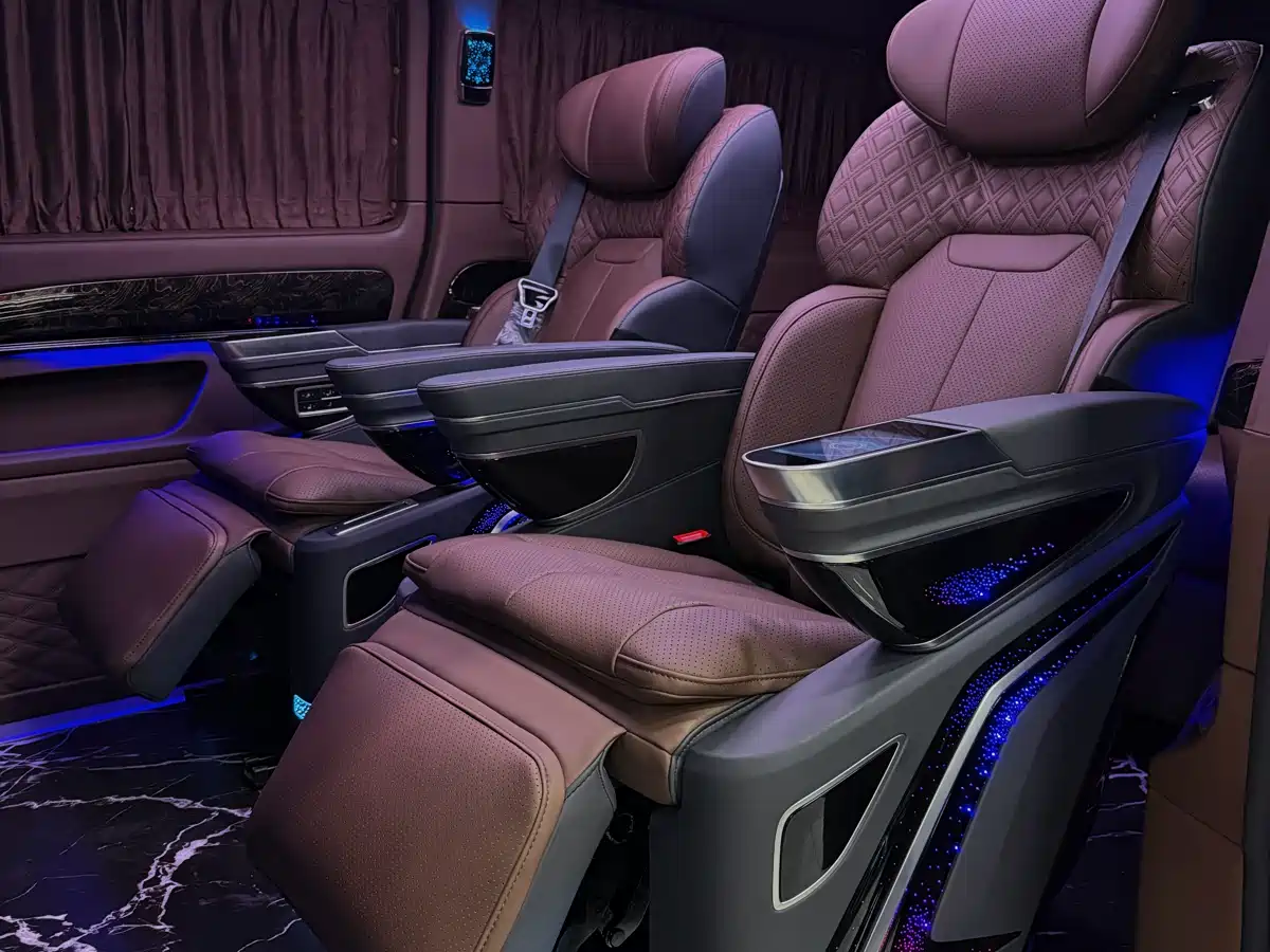Mercedes-Benz Vito 2024 2.0T Business 7-Seater фото 5