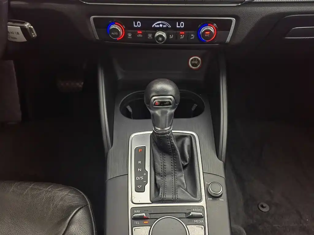 Audi A3 (Import) 2016 2015 Limousine 45 TFSI S line Luxury