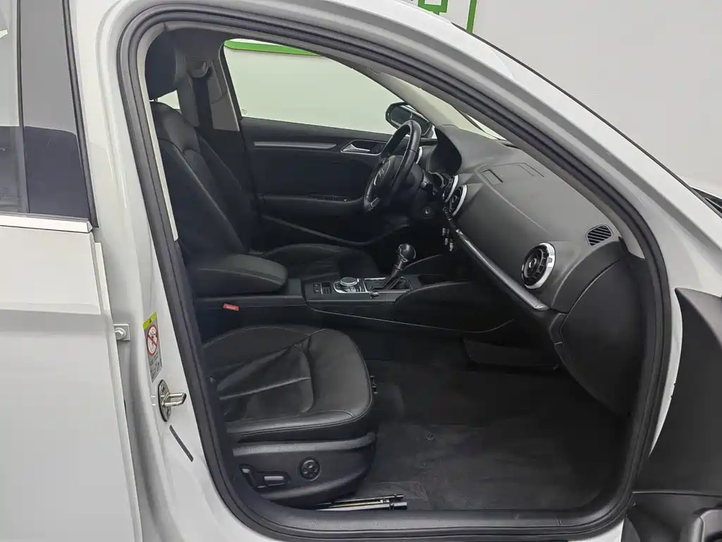 Audi A3 (Import) 2016 2015 Limousine 45 TFSI S line Luxury