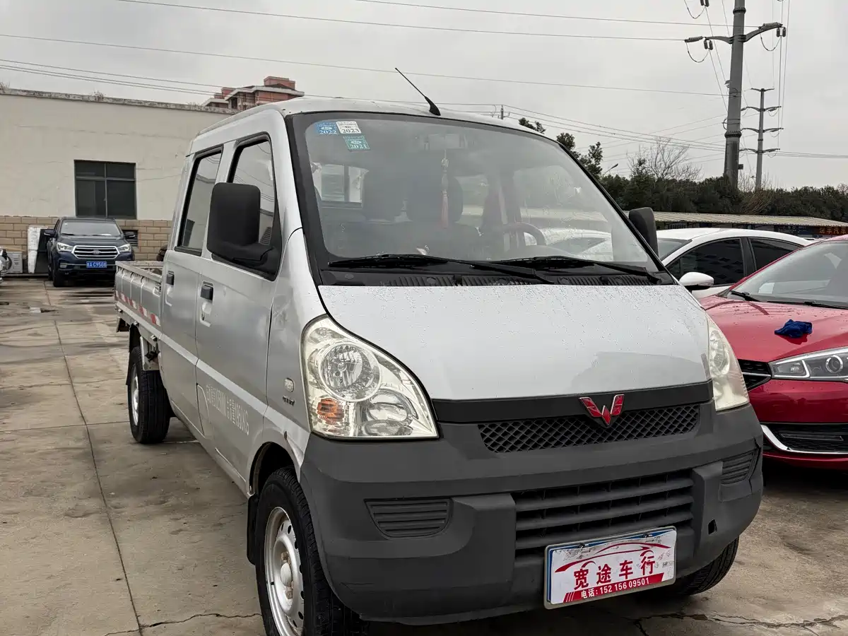 Wuling Motors Wuling Rongguang Mini Truck 2015 2012 1.5L Double Cab Base Model L3C
