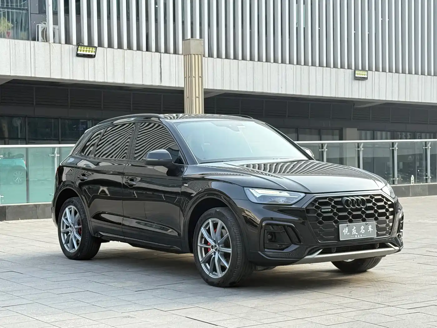 Audi Q5L 2024 Model 40 TFSI Luxury Dynamic фото 3