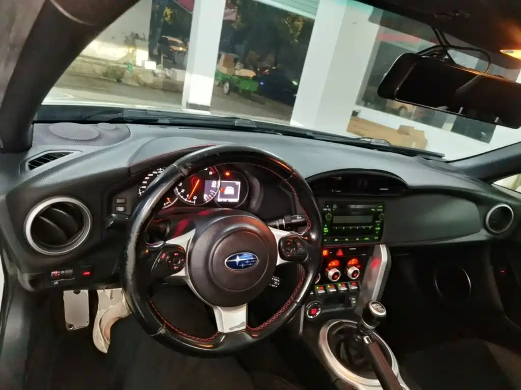 Фото 10 - Subaru BRZ
