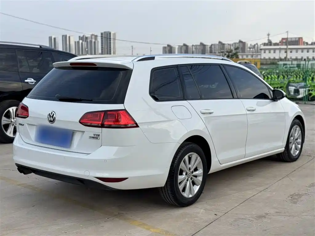 صورة 11 - Volkswagen Golf (Import)
