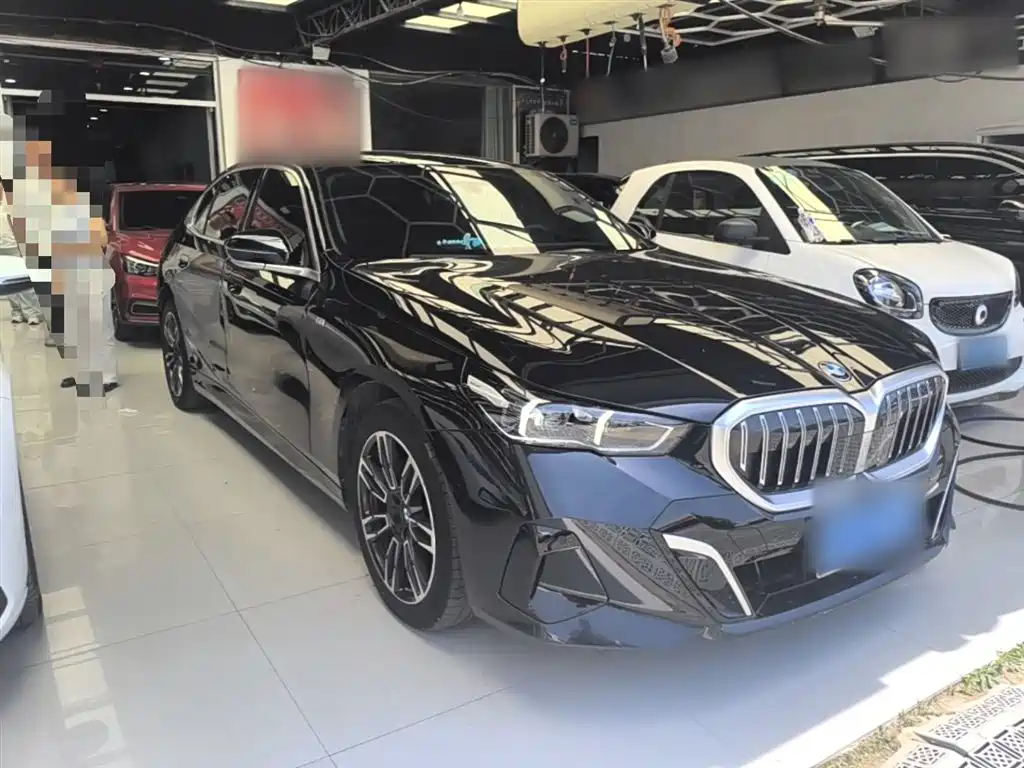 BMW 5 Series 2024 530Li Leading M Sport Package фото 4