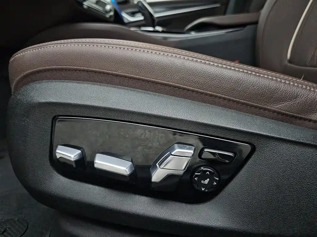 BMW 5 Series New Energy 2021 535Le Pioneer Edition M Sport Package фото 8