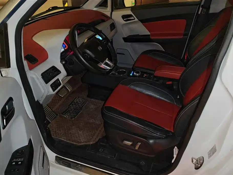 ZOTYE E200