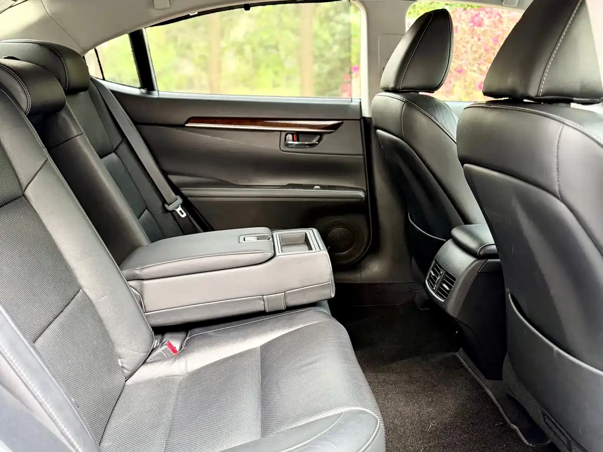Lexus ES 2013 350 Elegance Edition фото 19