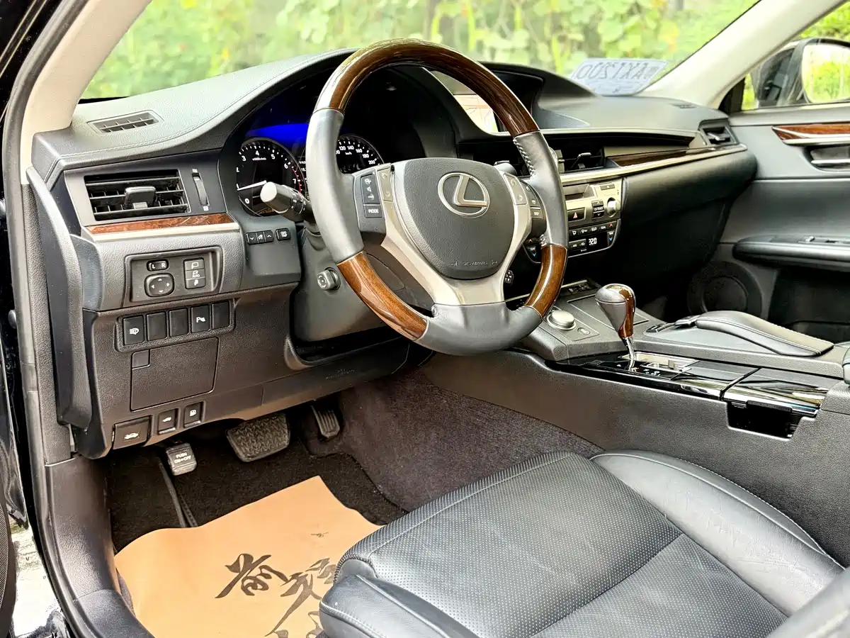 Lexus ES 2013 350 Elegance Edition фото 11