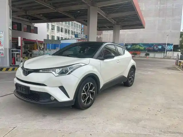 Toyota C-HR 2020 Model 2.0L Leading