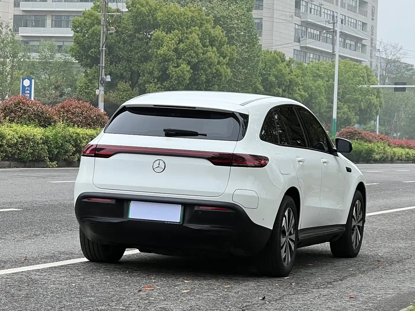 MERCEDES-BENZ EQC