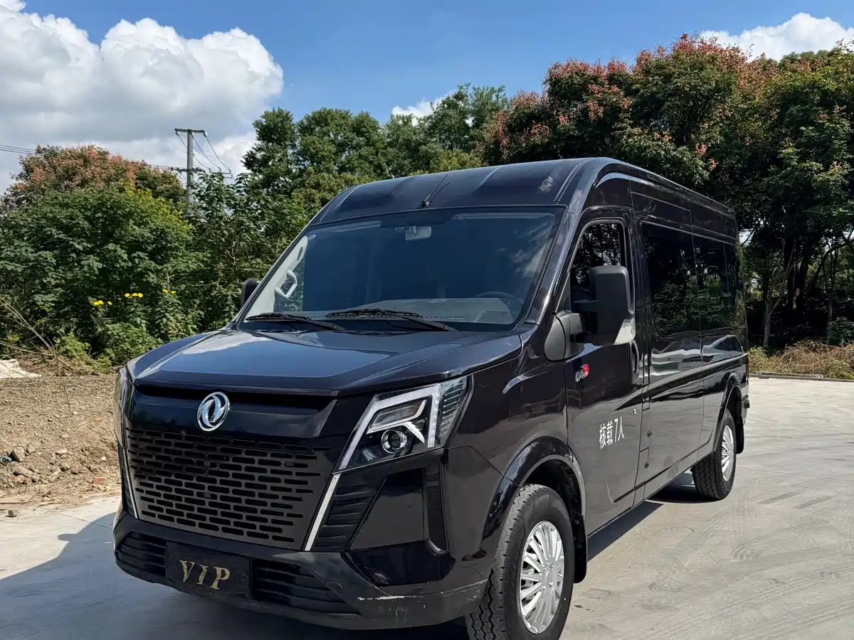 Dongfeng Yufeng Yufeng 2025 2023 V9+ 2.0T Manual FWD Multi-purpose Medium Wheelbase Medium Roof 7/8/9 Seater
