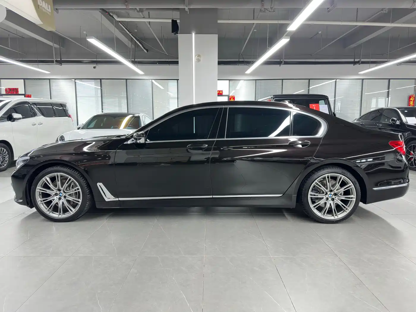 BMW 7 Series 2018 740Li xDrive Premium Type Excellence Package фото 4