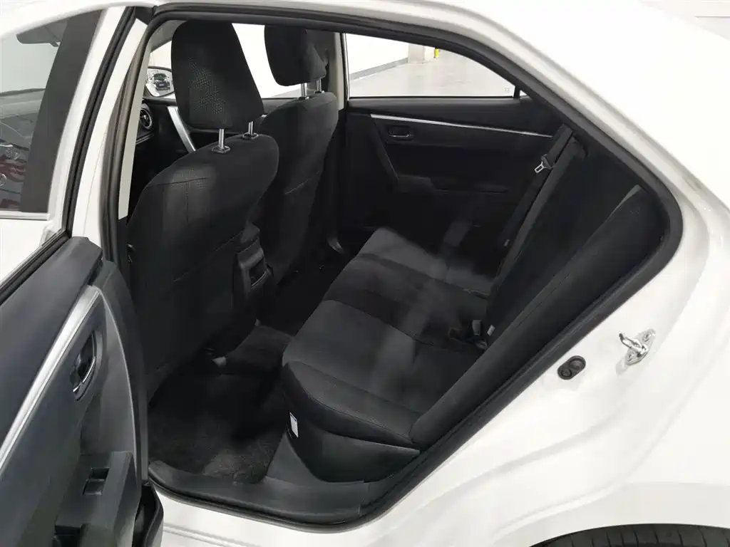 Toyota Corolla Twin Engine E+ 2019 1.8L E-CVT Leading Edition фото 15