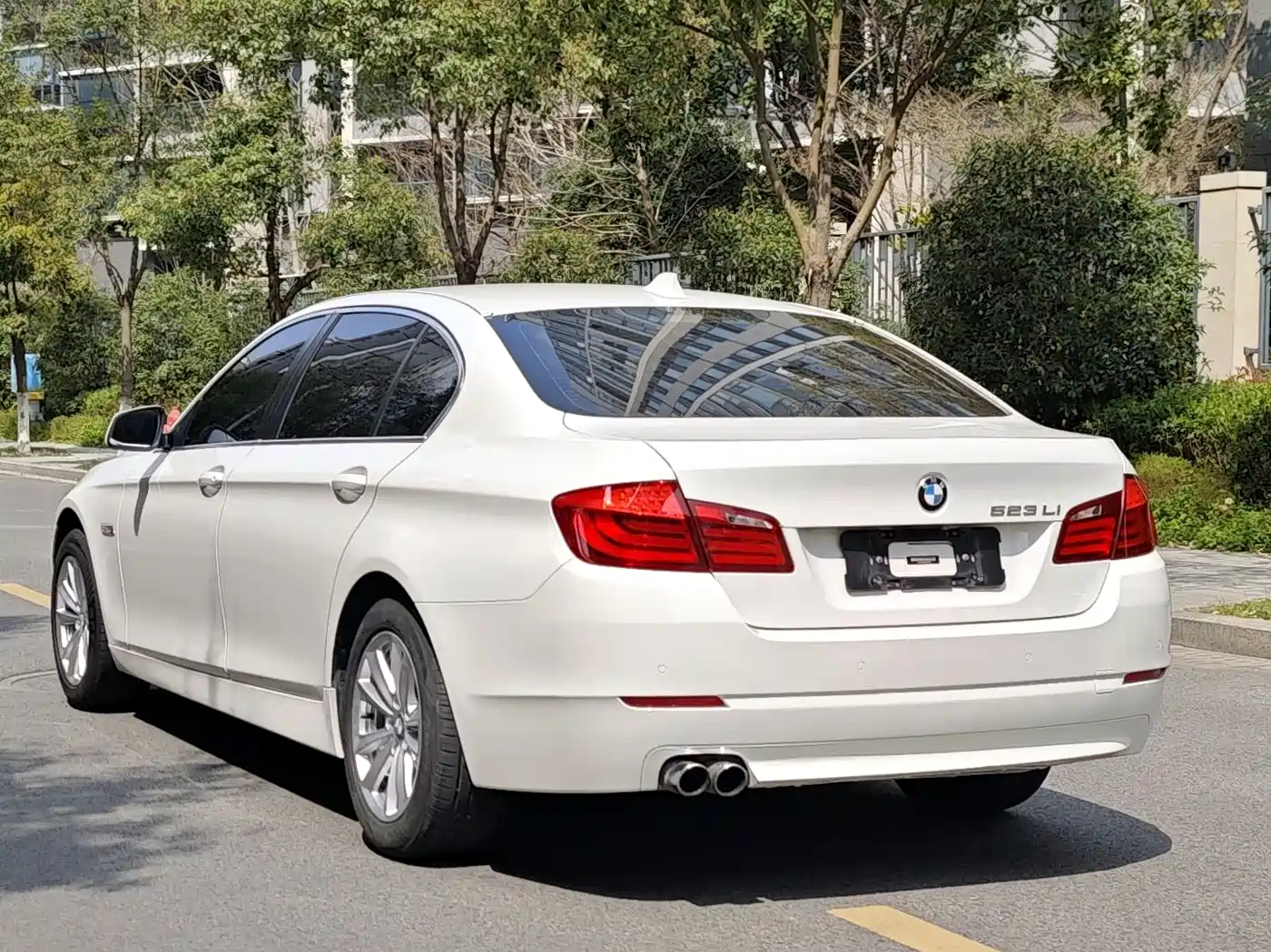 BMW 5 Series 2012 523Li Luxury фото 3