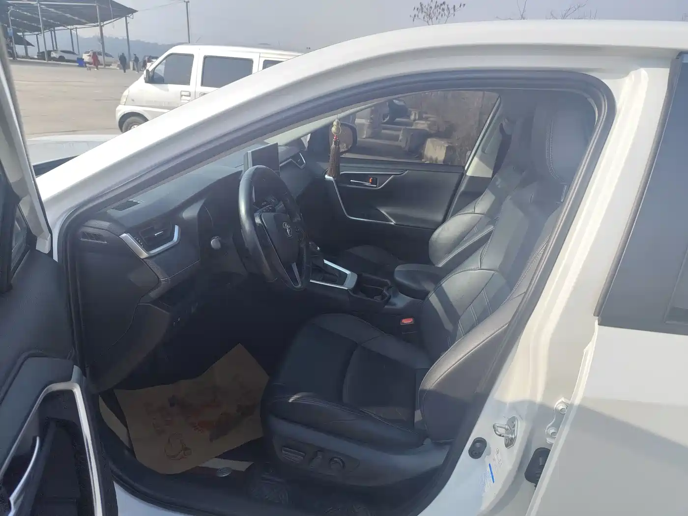 Toyota Wildlander 2022 2.0L CVT AWD Luxury Edition фото 4