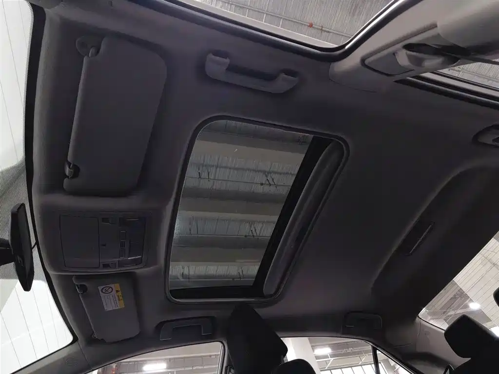 Toyota Corolla Twin Engine E+ 2019 1.8L E-CVT Leading Edition фото 14