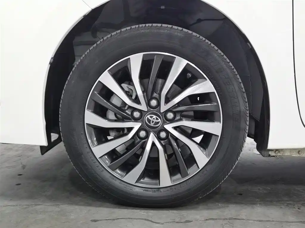 Toyota Corolla Twin Engine E+ 2019 1.8L E-CVT Leading Edition фото 17