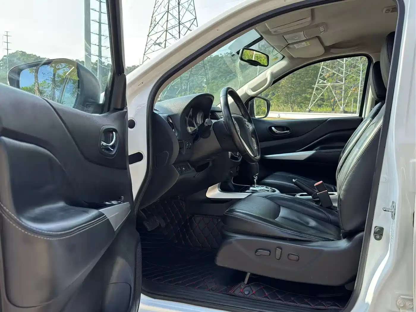 Nissan Navara 2021 2.5L Automatic 4WD Premium QR25 фото 10