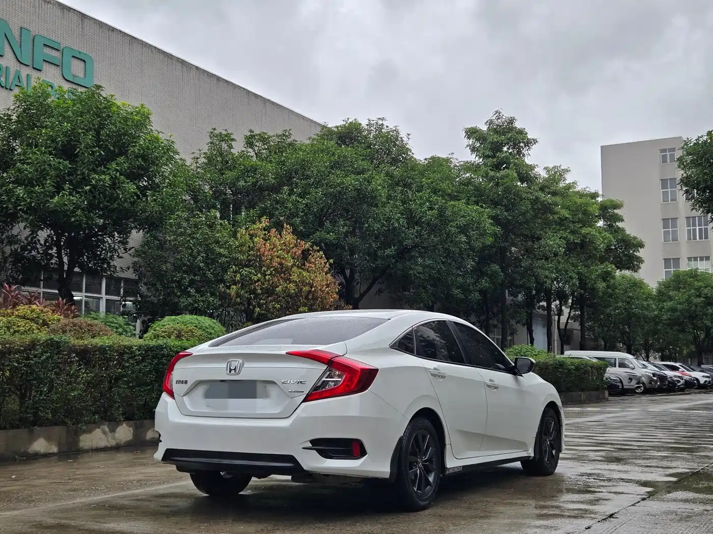 Фото 4 - Honda Civic