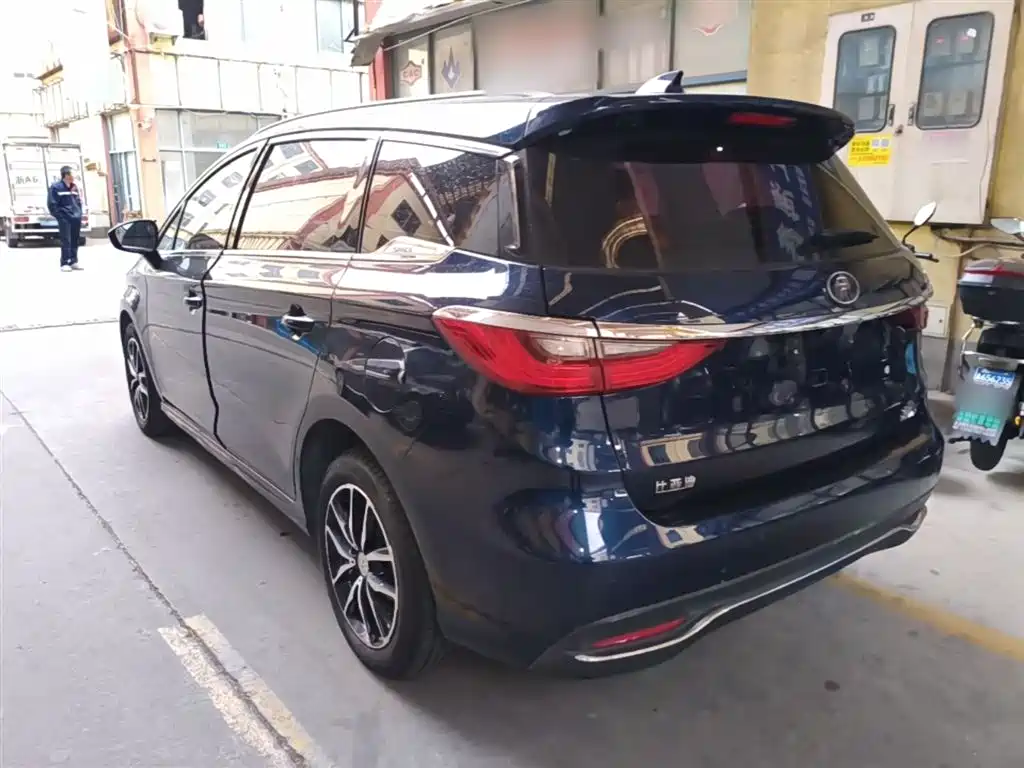BYD Song MAX 2018 1.5T Auto Smart Connected Elite 6-Seater фото 5