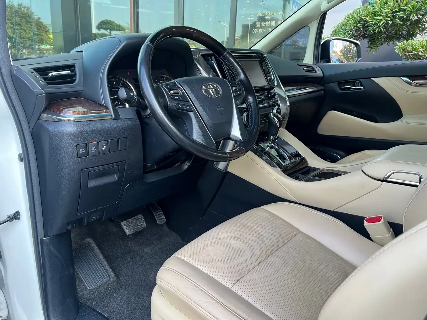 Toyota Alphard 2018 Facelift 3.5L Luxury Edition фото 2