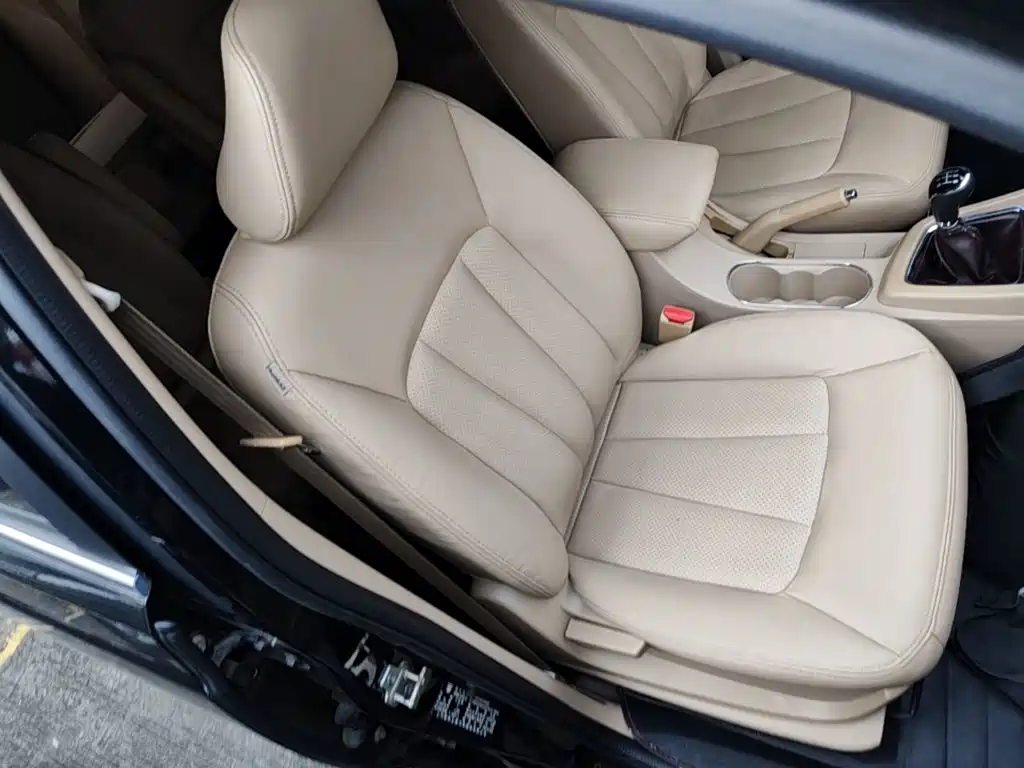 Baojun 730 2015 2014 1.5L Manual Comfort ESP Edition 7-Seater