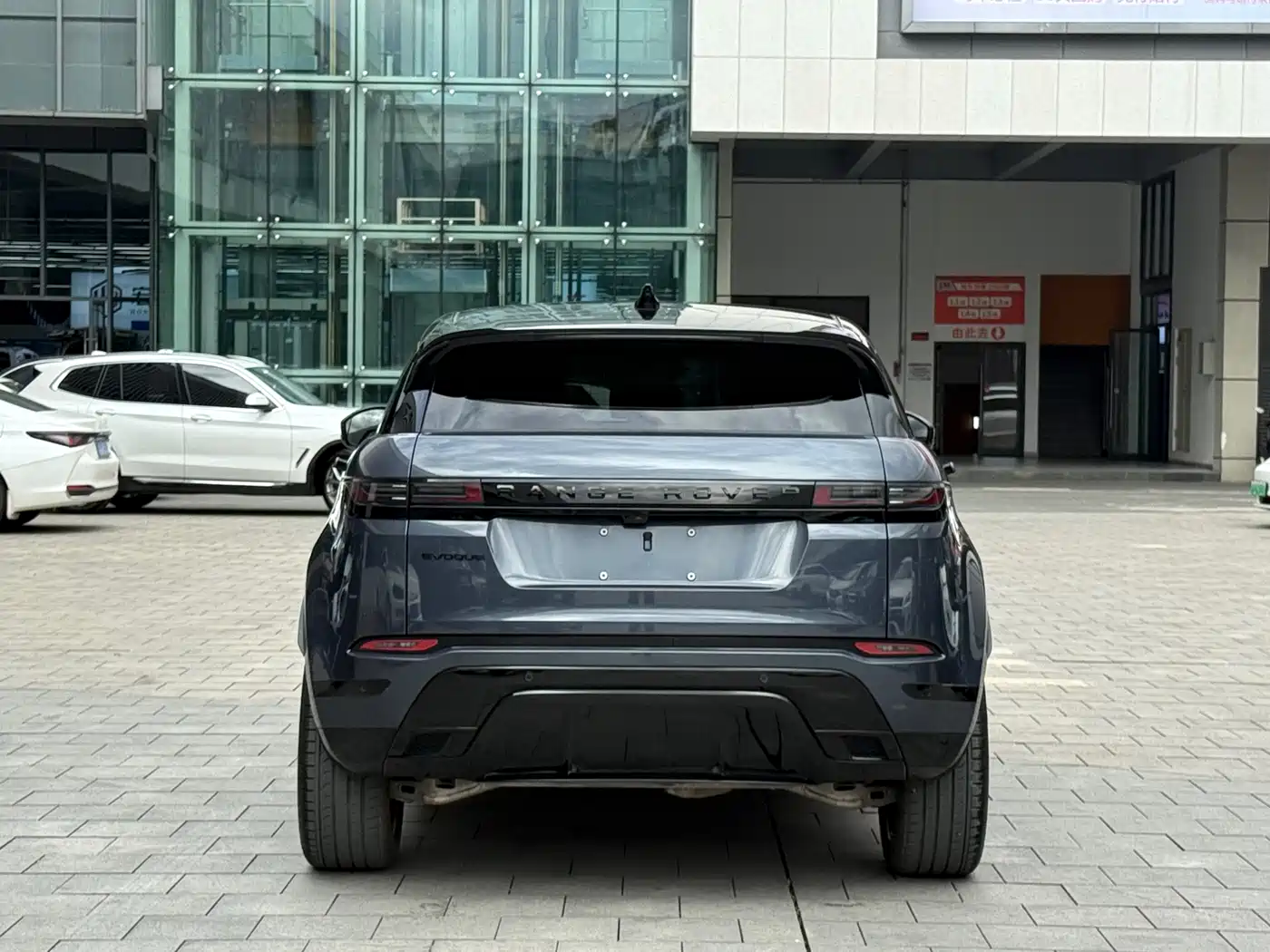 Land Rover Range Rover Evoque 2024 Range Rover Evoque L 249PS Light Master Edition фото 6