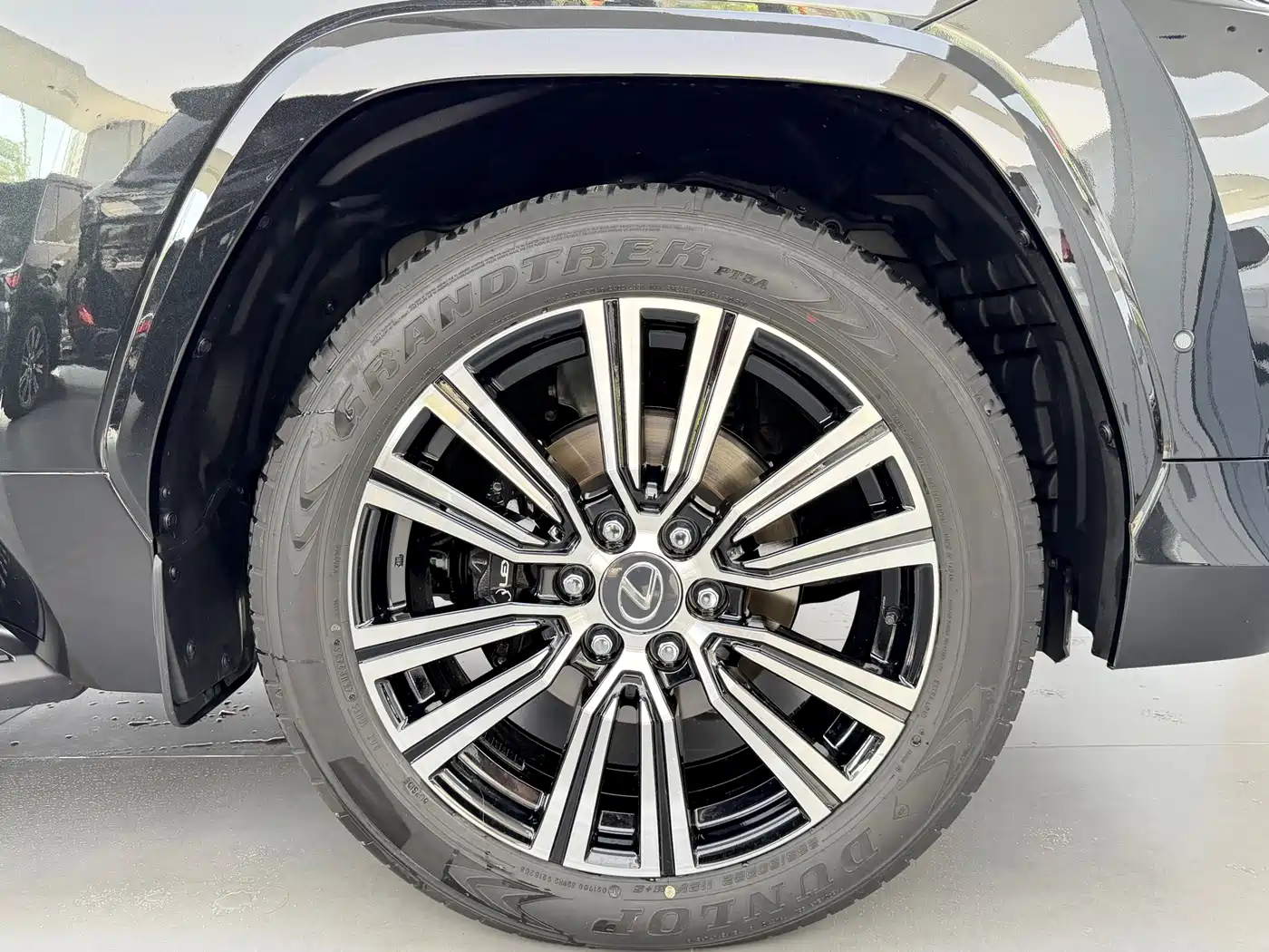Lexus LX 2025 700h Boundary Edition фото 23