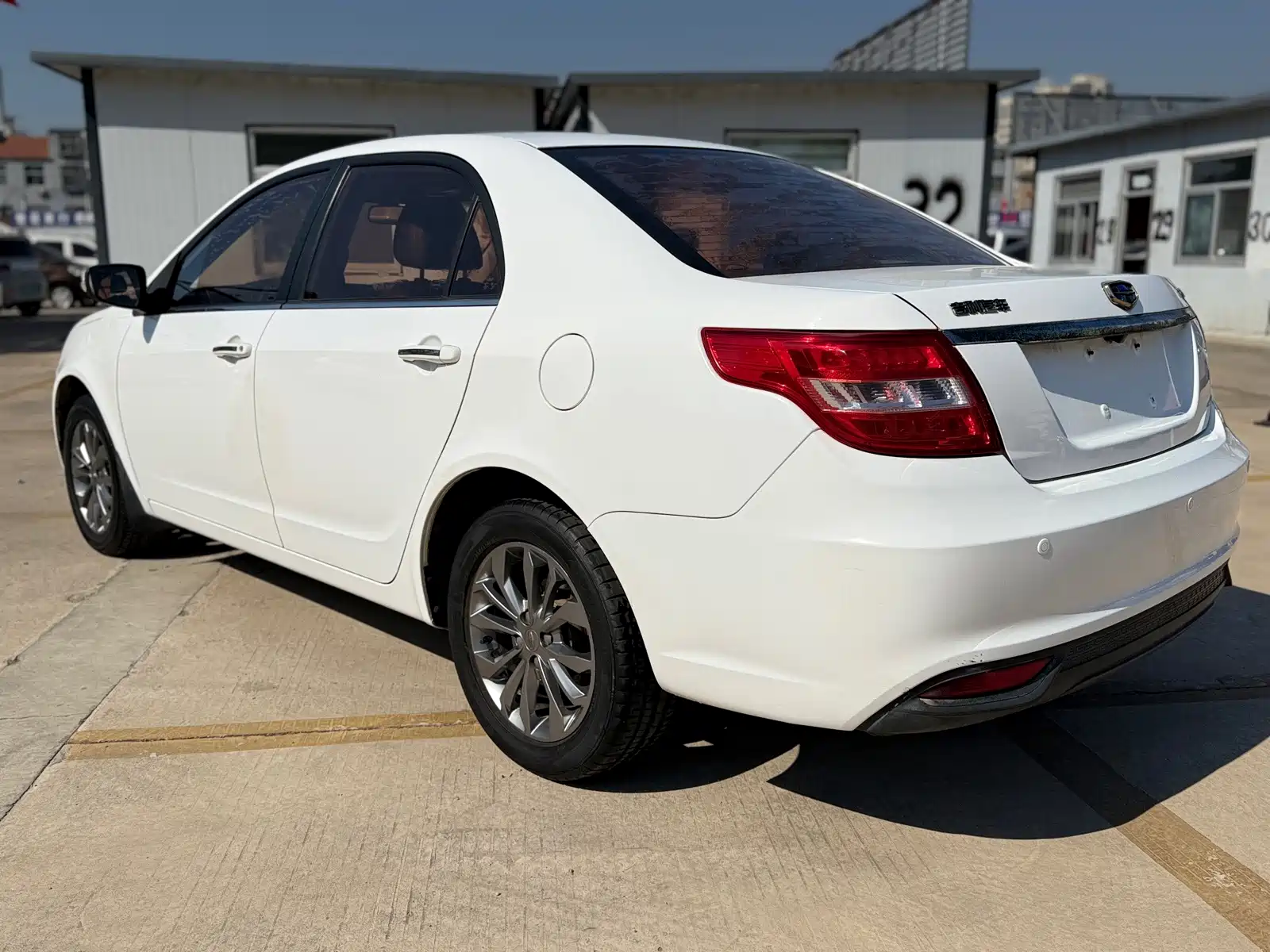 Фото 4 - Geely Vision